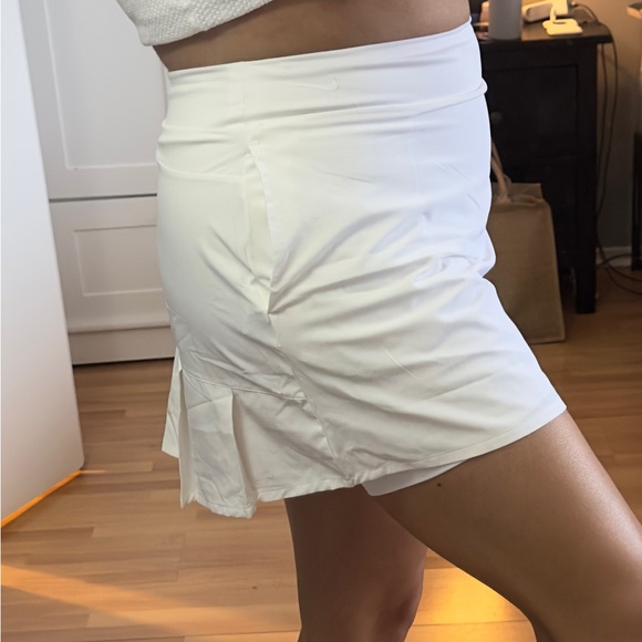 NIKE GOLF SKORT- WHITE - Picture 2 of 11